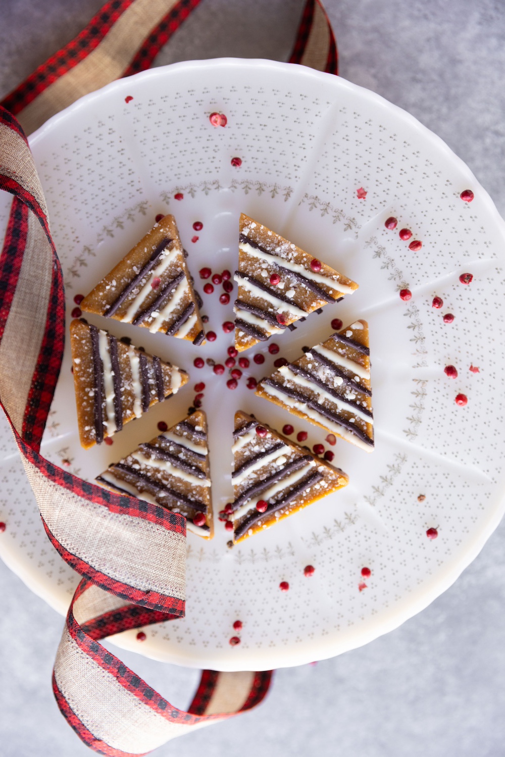 Dazzle Holiday Visitors with Pizzaz - Cache Toffee
