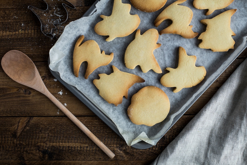 Sweet and Spooky Cache Toffee Treats for Your Halloween Bash