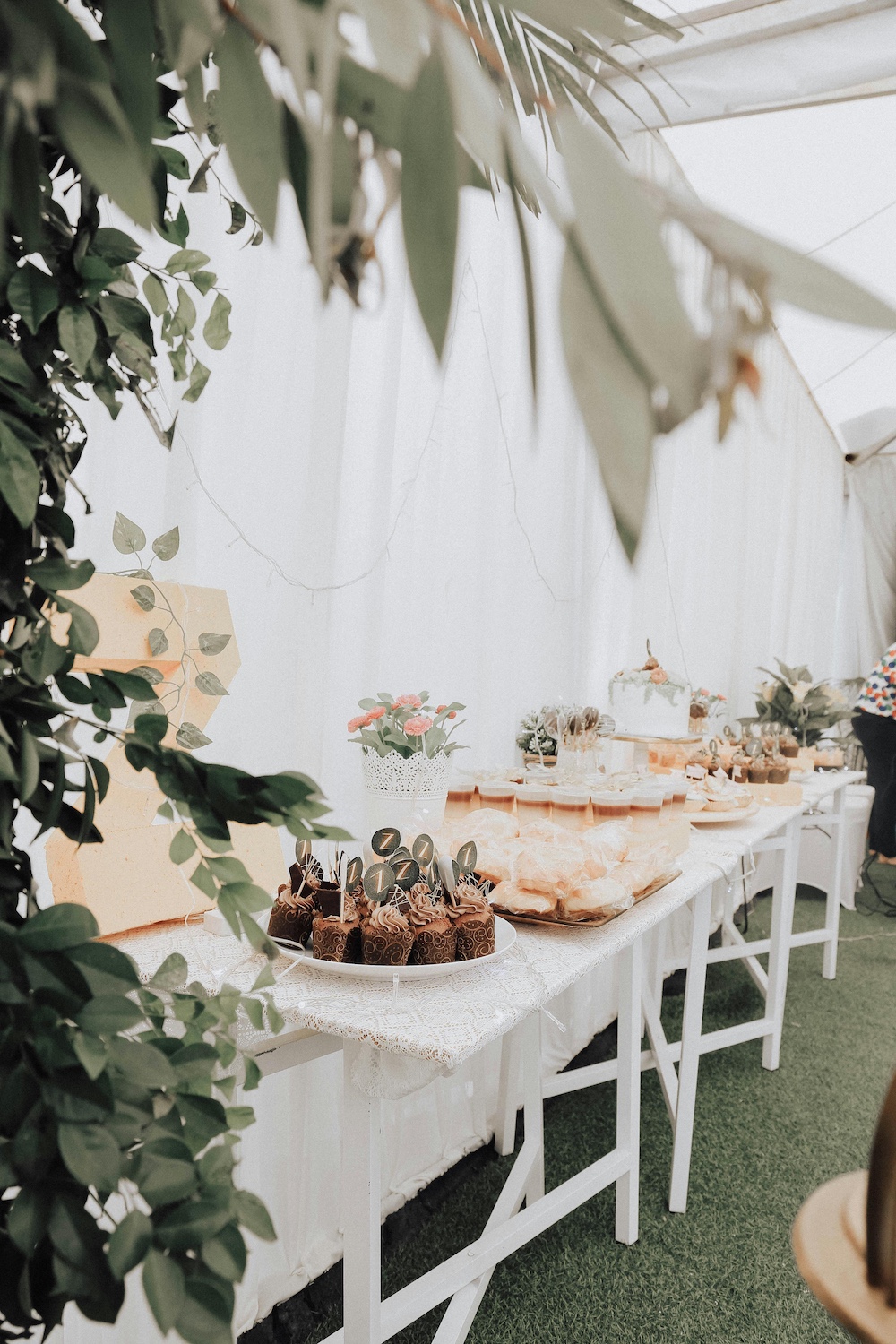 Winter Wedding Toffee Dessert Bar Ideas